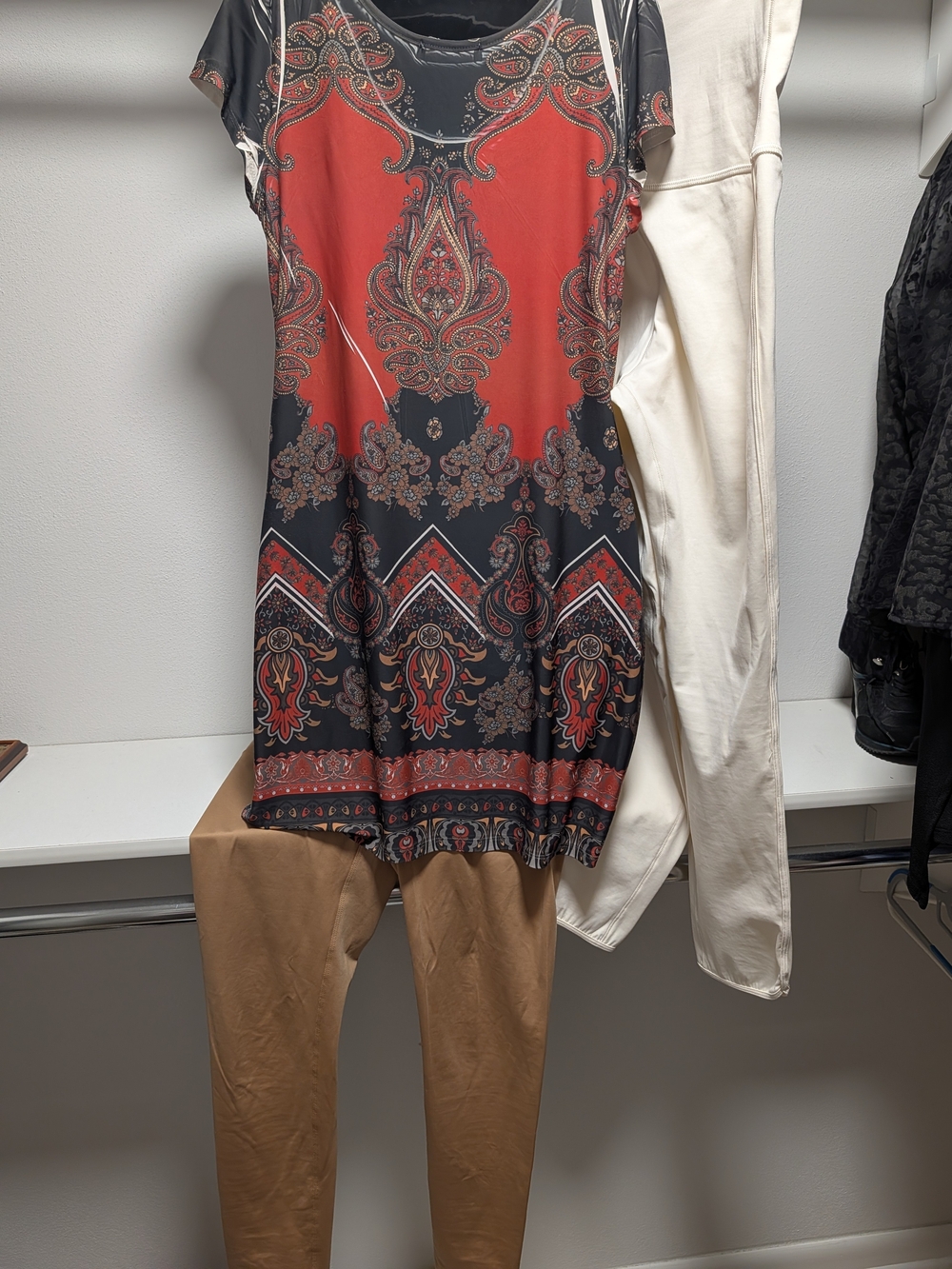 4 Piece Outfit Black Camel Paisley Short Sleeve 2 Pairs Leggings Cardigan